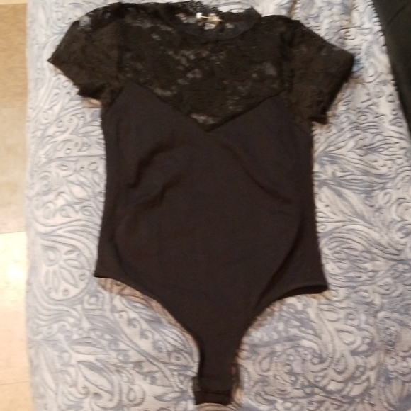 One piece - Picture 1 of 4